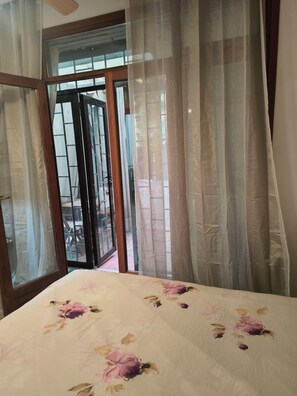1 bedroom, WiFi, bed sheets - Outbuilding in historic cottage- C.R 29923 (Roma)