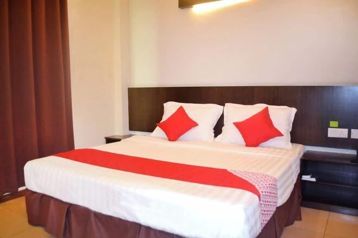 Laptop workspace, free WiFi, bed sheets