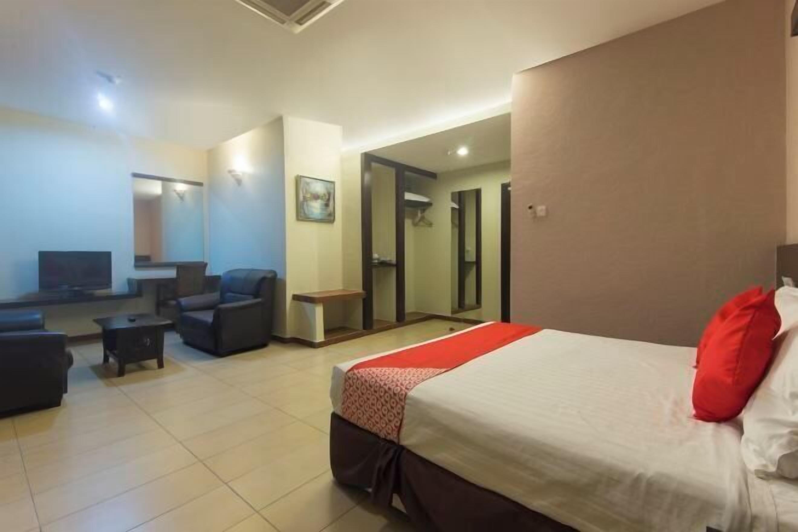 Laptop workspace, free WiFi, bed sheets