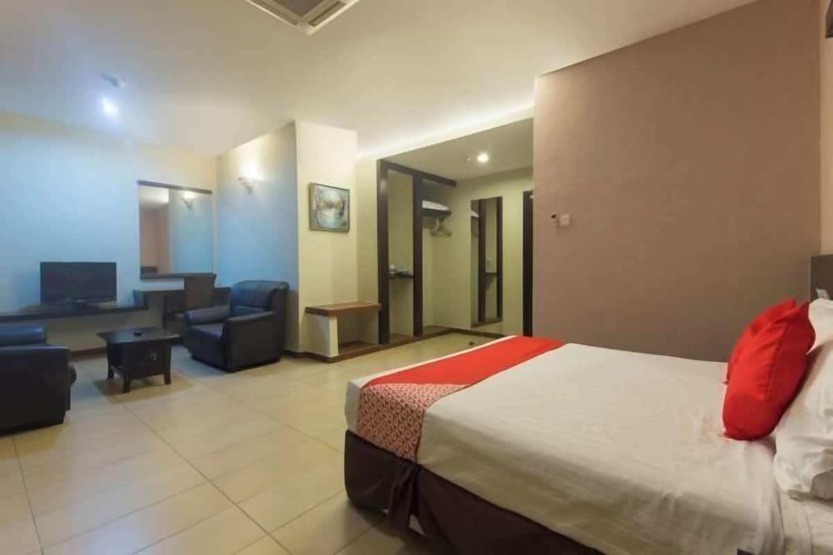 Laptop workspace, free WiFi, bed sheets