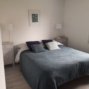 3 soverom, strykejern/-brett, wi-fi og sengetøy