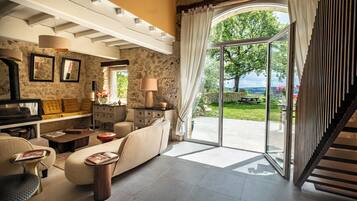 Smart-tv och en stereo