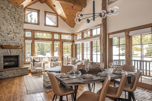 Winter in Big Sky! Spanish Peaks Cabin with Ski-in/Ski-out Access! Hot Tub!