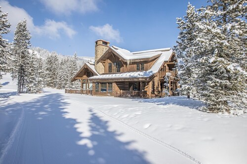 Spanish Peaks Cabin with Ski-in/Ski-out Access! Hot Tub!