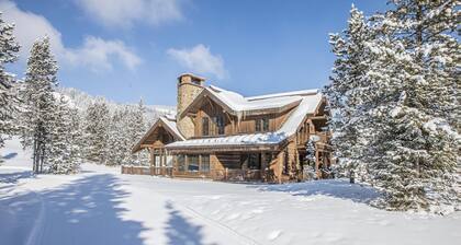 Spanish Peaks Cabin with Ski-in/Ski-out Access! Hot Tub!