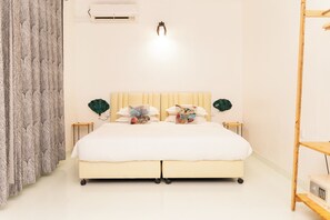 Deluxe Double Room | Minibar, in-room safe, iron/ironing board, free WiFi - Fasdheythere Inn (Kendhoo)
