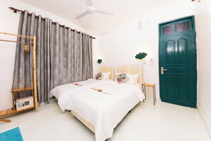 Deluxe Twin Room | Minibar, in-room safe, iron/ironing board, free WiFi - Fasdheythere Inn (Kendhoo)