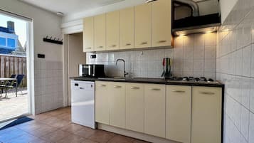 Fridge, microwave, dishwasher, coffee/tea maker