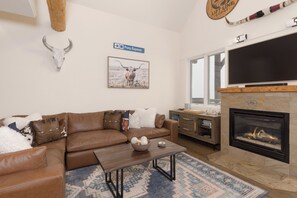 TV, fireplace - Book a Holiday Getaway Today! Ski-in, Ski-out Townhome with Private Hot Tub (Big Sky)