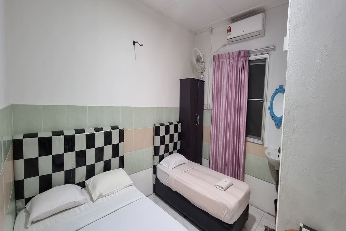 Superior Suite | 1 bedroom, laptop workspace, free WiFi, bed sheets
