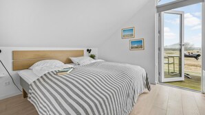 A bedroom with a bed, a window, and a door leading to an outdoor area. - Awesome apartment in Slagelse with WiFi (Slagelse)