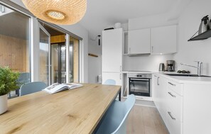 Fridge, stovetop, dishwasher, coffee/tea maker