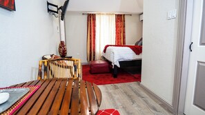 1 habitación, tabla de planchar con plancha, wifi gratis y ropa de cama 
