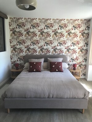 4 habitaciones, tabla de planchar con plancha y cuna de viaje 