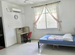 Kamar, 3 kamar tidur | Ruang kerja ramah laptop dan seprai linen