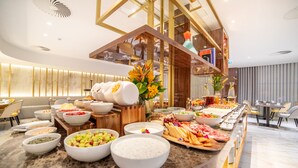 A buffet with various food items and a modern interior design. - VIP Executive Suites do Marques Hotel (Lisbon)