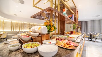 Daily continental breakfast (EUR 18 per person)
