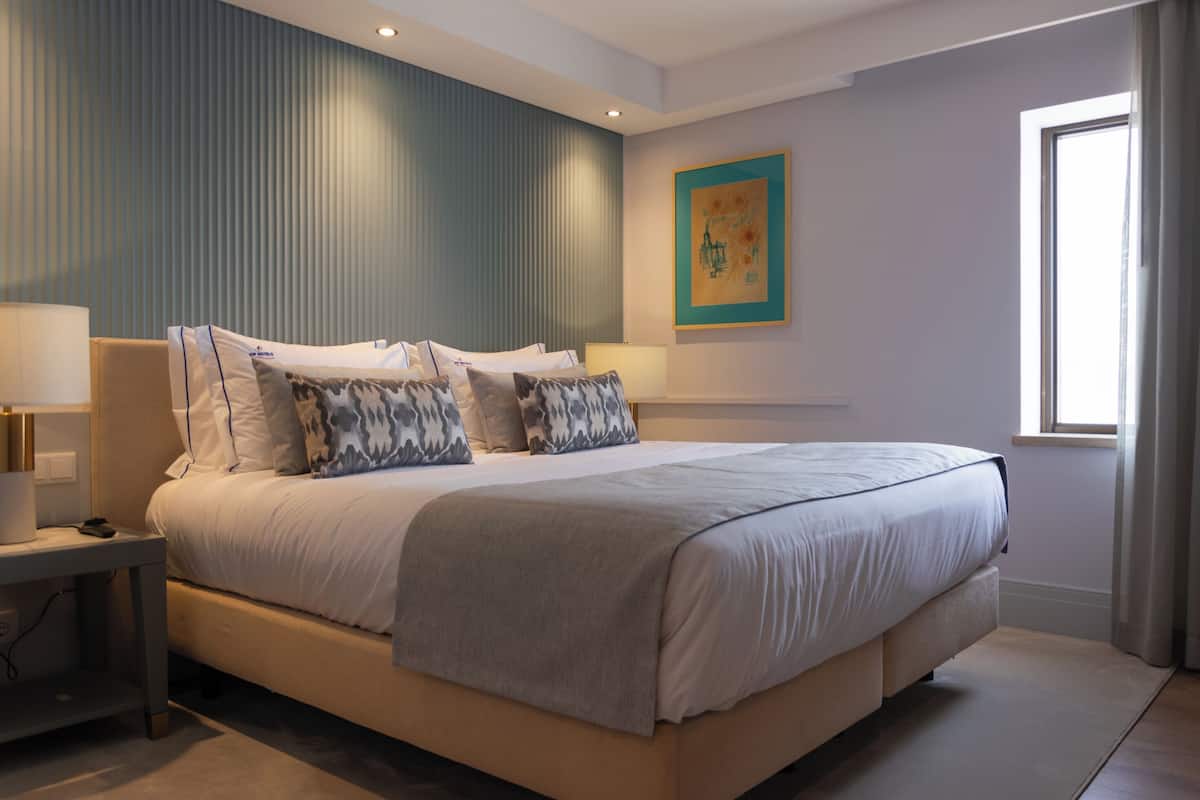 Desk, laptop workspace, free WiFi, bed sheets