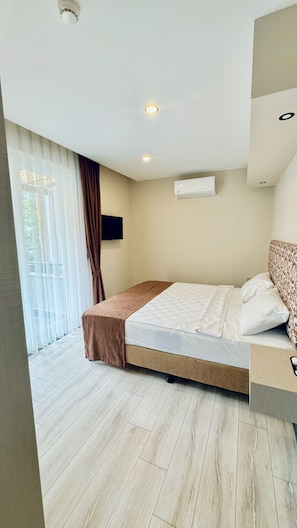 City Double Room, 1 Queen Bed, Non Smoking, City View