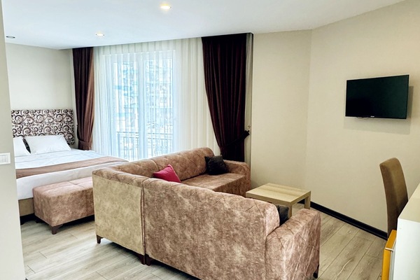 City Suite, 1 Queen Bed, Non Smoking, City View | Minibar, desk, laptop workspace, soundproofing