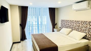 City Double Room, 1 Queen Bed, Non Smoking, City View | 1 bedroom, minibar, desk, laptop workspace