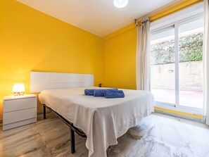 3 slaapkamers, een strijkplank/strijkijzer, reisbedje, gratis wifi