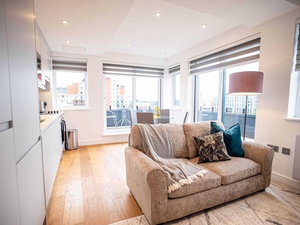 Apartment | Living area - Two-bedroom Near Eton College by Belvilla (Slough)