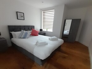 Apartment | 2 bedrooms - Slough Museum, Two-bedroom Apartment by Belvilla (Slough)