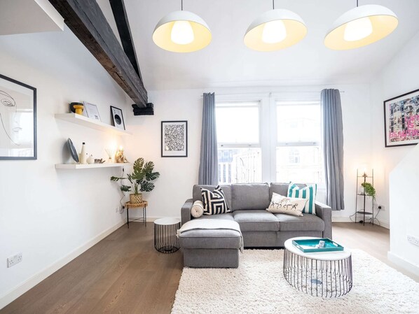 Apartment | Living area - City View Three-bed Premier Apartment London (London)