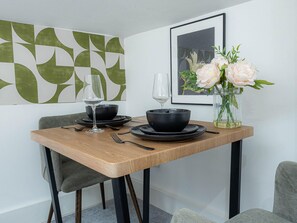 Dining - Chic One Bedroom Near Kentish Town Train Stn (London)