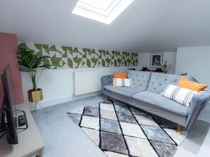Living room - Chic One Bedroom Near Kentish Town Train Stn (London)