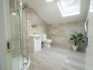 Bathroom - Urban Retreat: Studio Apts on Camden Road Belvilla (London)