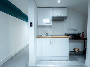 Private kitchen - Urban Retreat: Studio Apts on Camden Road Belvilla (London)