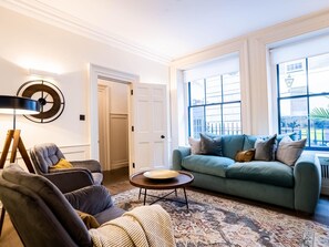 Apartment | Living area - Liverpool St Three Bedroom Home Near Tube Station (London)