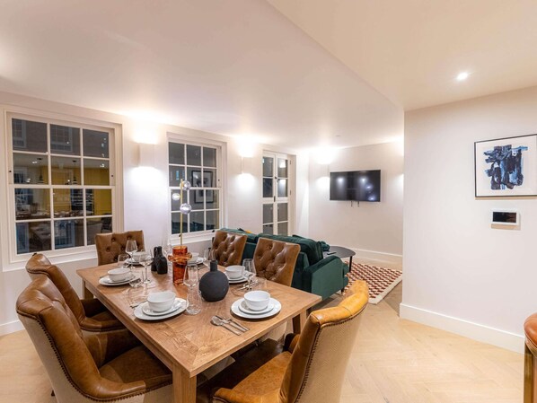 Apartment | Dining