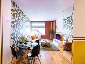 Apartment | Dining - Burnham Beeches One-bedroom Apartment by Belvilla (Slough)