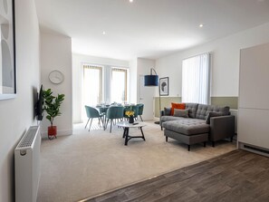Living area - Wimbledon Tennis Retreat 3-bedroom by Sojo Stay (Mitcham)