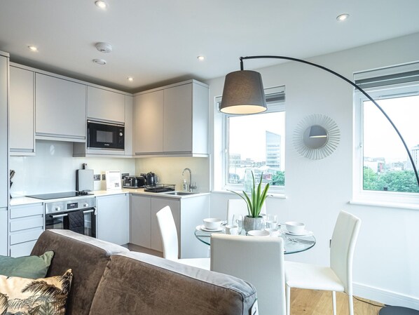 Apartment | Private kitchen - Windsor Castle, 1 Bedroom Apartment by Belvilla (Slough)