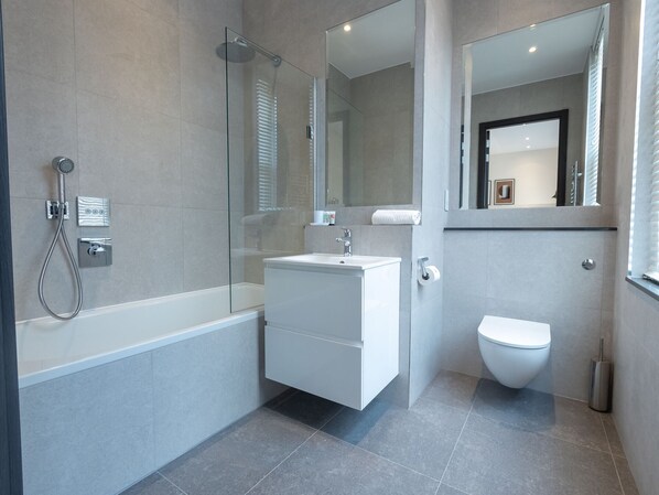 Apartment | Bathroom