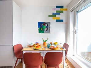 Apartment | Dining - Two-bedroom Legoland Windsor Resort by Belvilla (Slough)
