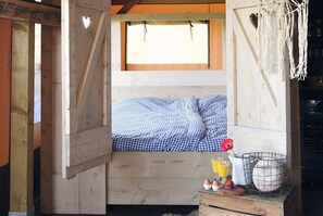 Interior - Sleeping in a safari tent with a little luxury (Callantsoog)