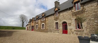 Spacious 5-bedroom countryside house, pet-friendly, parking, internet included, near Mont St-Michel