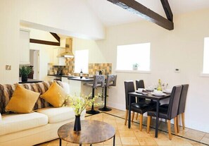 TV - Barn Cottage Deluxe - hot tub (Filey)