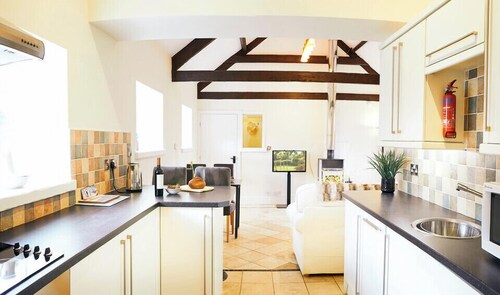 Barn Cottage Deluxe - hot tub