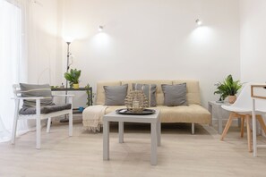 TV - Brand-new comfy Sunny apt. near Athens Center (Galatsi)
