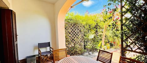 ลานระเบียง/นอกชาน