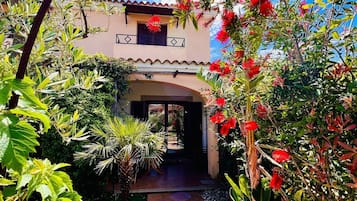 Apartment | Terrace/patio