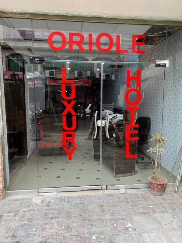 Interior entrance - Oriole Luxury Hotel (Islamabad)