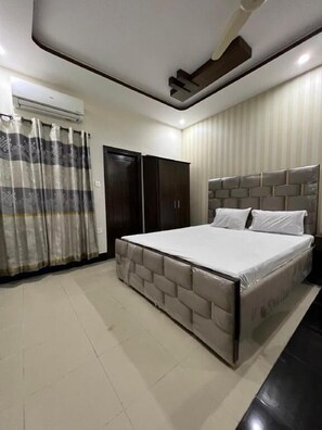 Deluxe Double Room | Soundproofing, iron/ironing board, free WiFi - Oriole Luxury Hotel (Islamabad)