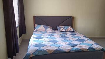 2 bedrooms, iron/ironing board, bed sheets